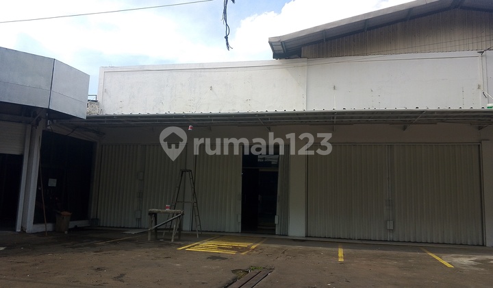 Strategic Business Location on Ciledug Raya, Pesanggrahan, South Jakarta, Ample Parking