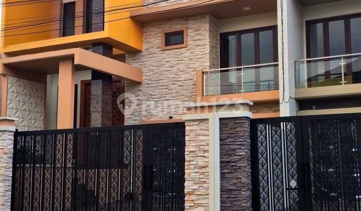 Rumah 3 Lantai Strategis Di Pesanggrahan Jakarta Selatan