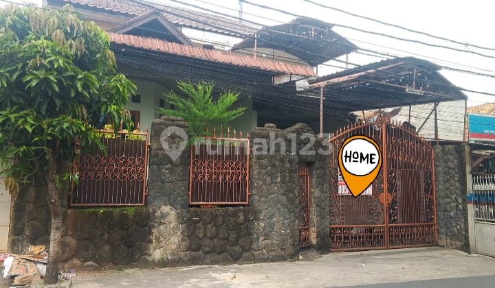 Strategic 2-Story House in Kebayoran Lama