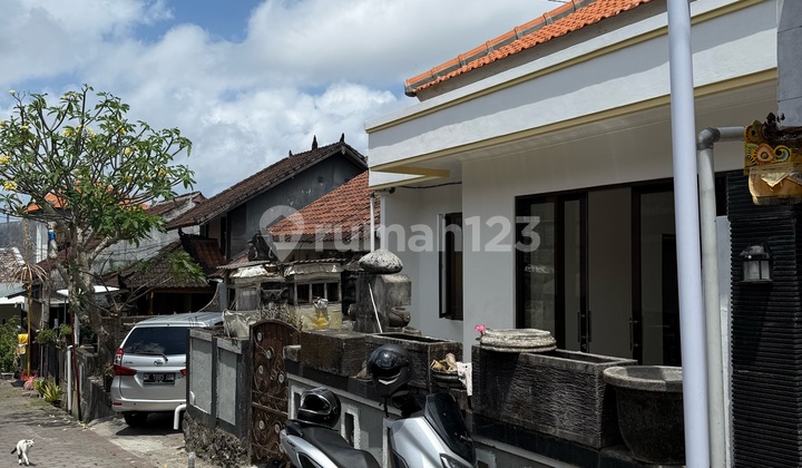 3-Bedroom Semi-Modern House For Sale In South Kuta, Badung, Bali 3-Bedroom Semi-Modern House For Sale In South Kuta, Badung, Bali