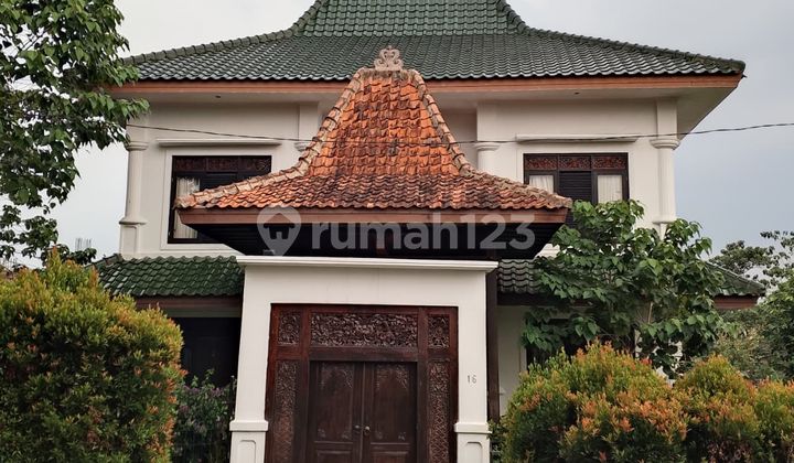 Dijual Rumah Vila 3 Lantai dengan View Peegunungan di Sentul City 1