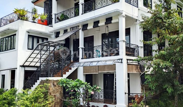 Dijual Rumah Vila 3 Lantai dengan View Peegunungan di Sentul City 2