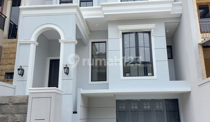 Rumah Eksklusif Graha Family Dekat Pakuwon Indah Citraland Surabaya Barat