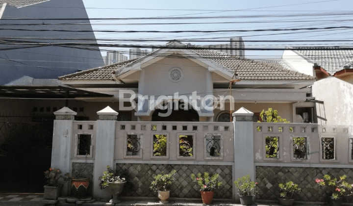 Rumah Klasik Kalijudan Dekat Raya Merr Pakuwon City Surabaya Timur 1