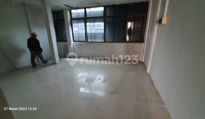 Ready-to-Use Shophouse in Bubutan Area, Near Perak, Central Surabaya Ready-to-Use Shophouse in Bubutan Area, Near Perak, Central Surabaya