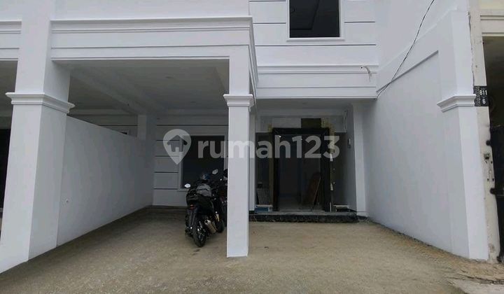 New 2.5-Story House in a Complex in Pondok Kelapa, East Jakarta