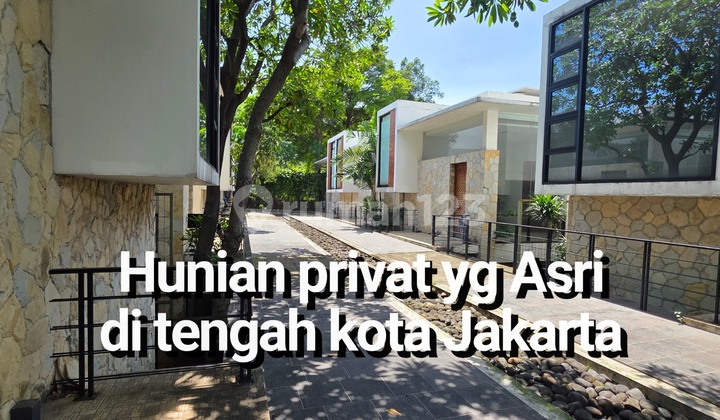 Dijual Townhouse Komplek Private di Kemang, Jakarta Selatan