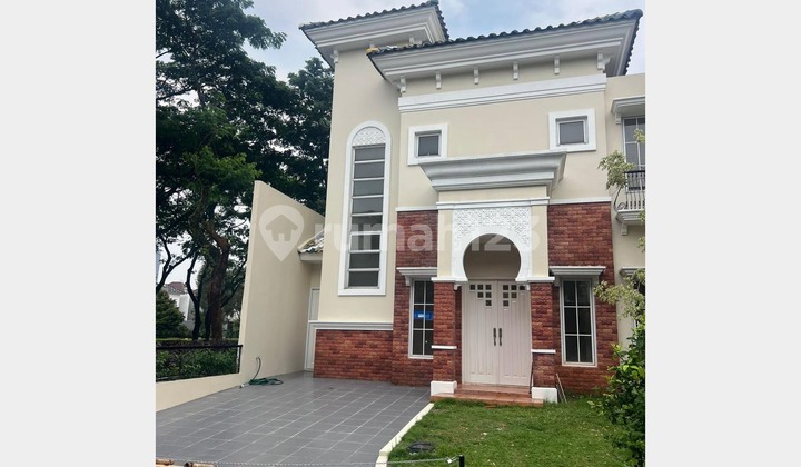 Rumah Dekat Clubhouse di Cluster Alicante Gading Serpong, Tangerang