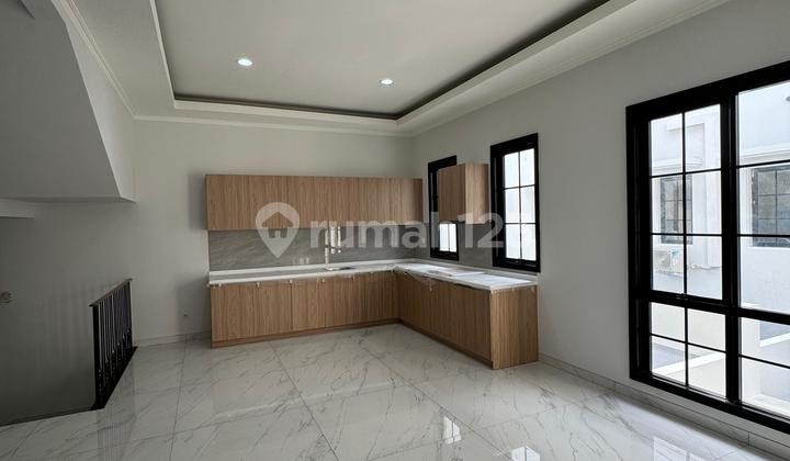 Rumah Cantik 3 Lantai di Sutera Winona Alam Sutera, Tangerang Selatan 2