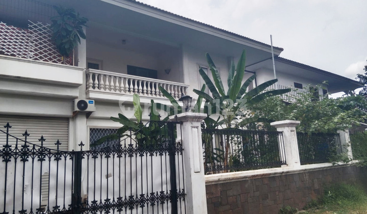 Rumah Bagus Ada Taman dan Garasi di Permata Hijau, Jakarta Selatan