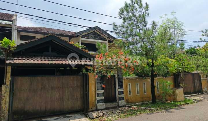 Asri Corner House in Bumi Pesanggrahan Mas Housing, South Jakarta