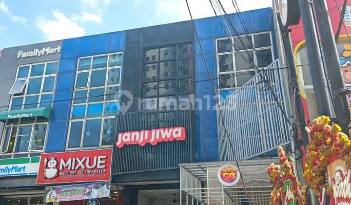 Commercial Shop House on Jl Ciledug Raya, North Petukangan, South Jakarta 2