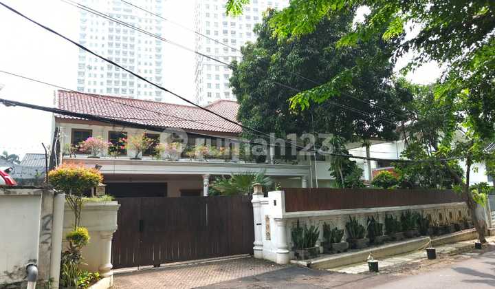 Rumah Asri 2lt Di Jl Permata Berlian Kebayoran Lama Jakarta Selatan