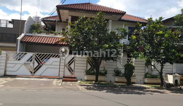 Rumah Lama 2 Lantai di Jl Abadi Raya Duren Sawit Jakarta Timur