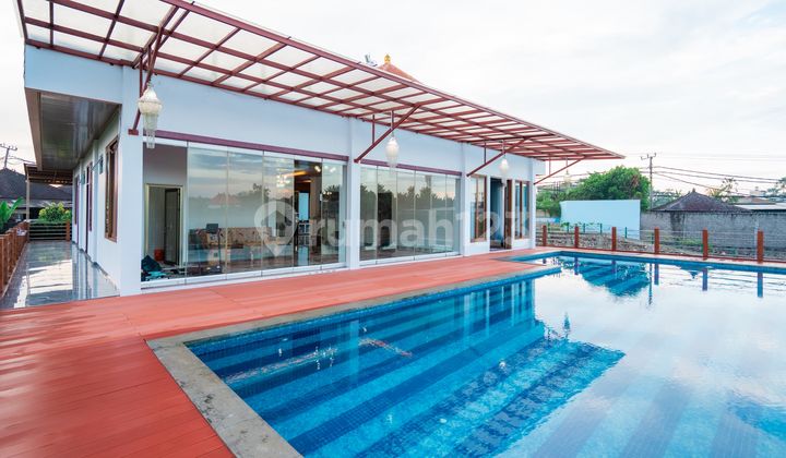 Sewa Villa Asri Nyaman Lokasi Strategis