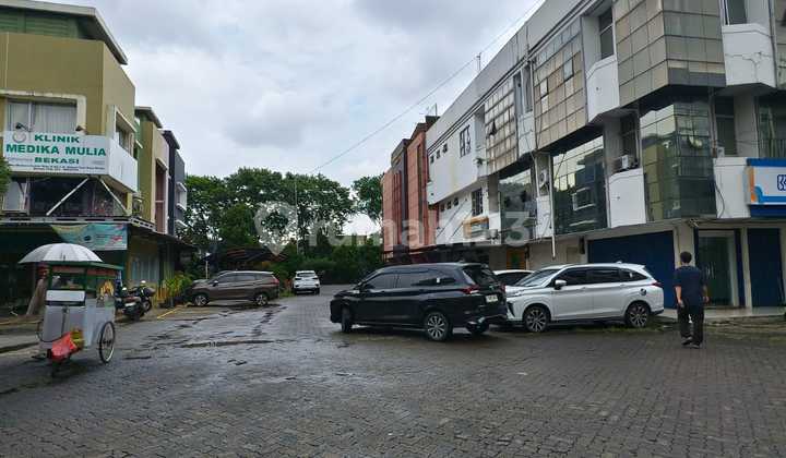 For Sale 3-Story Shop House Near Toll Road and City Center in Kayuringin, Bekasi 2
