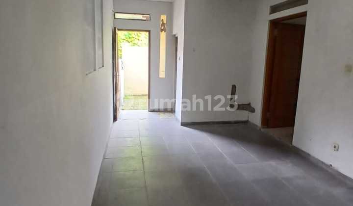 Disewakan Rumah Posisi Hook di Sektor 5, Dekat Stan Bintaro Jaya 2