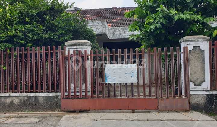 Rumah Lama Hitung Tanah Dekat Halte Transjakarta Rumah Lama Hitung Tanah Dekat Halte Transjakarta
