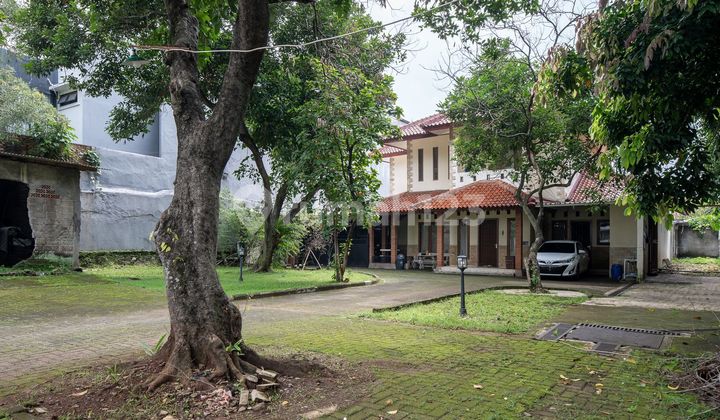 For Sale House With Very Large Land In Jagakarsa 2