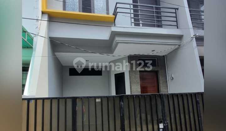 Rumah Minimalis 2,5 Lantai di Tanjung Duren Jakarta Barat Rumah Minimalis 2,5 Lantai di Tanjung Duren Jakarta Barat