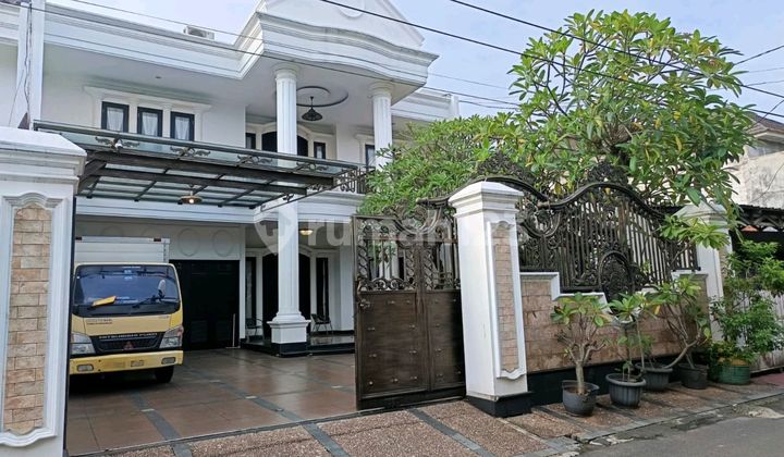 Dijual Rumah Modern Classic di Kebon Jeruk Jakbar