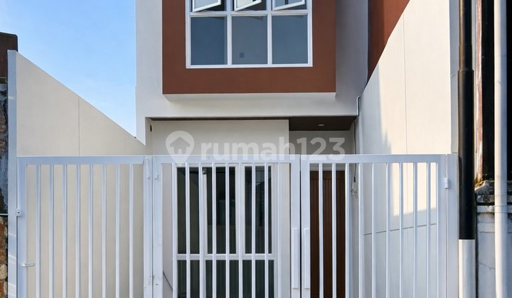 Rumah Baru Minimalis 2 Lantai Dekat Binus & Tol Kebon Jeruk Rumah Baru Minimalis 2 Lantai Dekat Binus & Tol Kebon Jeruk