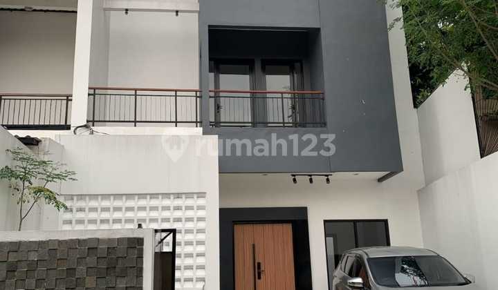 Rumah Baru Town House + Swimming Pool di Kemanggisan
