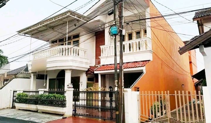 Dijual Rumah 3 Lantai Di Kelapa Dua Kebon Jeruk Jakbar