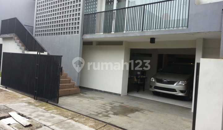 Rumah 3 Lantai Siap Huni di Taman Meruya Ilir, Kembangan, Jakbar 2