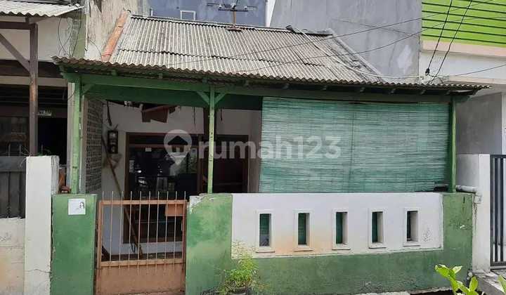 Dijual Rumah Lama (Hitung Tanah) di Tomang Jakarta Barat