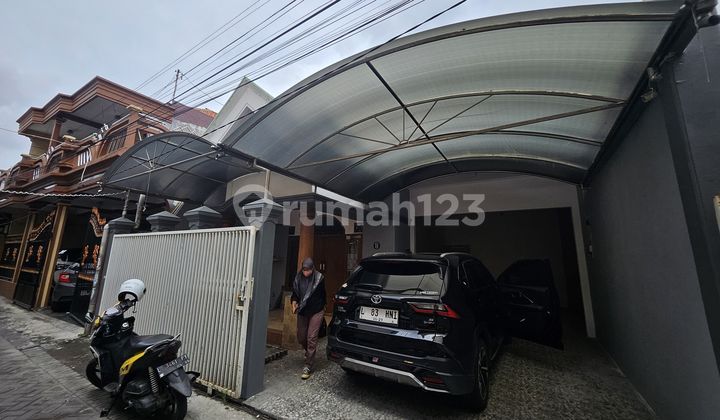 For Rent Jumbo House in the City Center of Pucang Adi, Surabaya