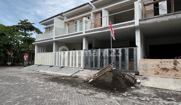 Rumah Mewah 2 Lantai di Rungkut Harapan Surabaya