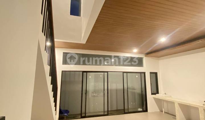 Dijual Rumah 3 Lantai Crystal Golf Citraland Surabaya 2