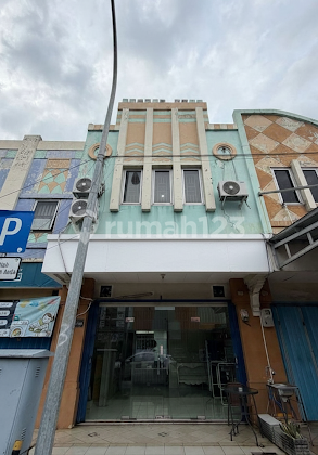 Dijual Ruko Murah Lokasi Pinggir Jalan Terawat Siap Pakai di Frankfurt, Gading Serpong