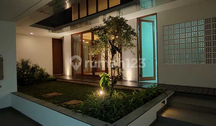 For Rent: Nice and Strategic House Ready to Occupy in Menteng For Rent: Nice and Strategic House Ready to Occupy in Menteng
