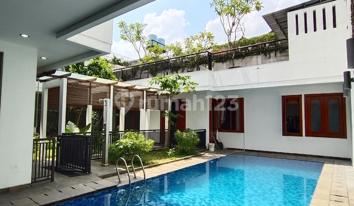 Disewakan Rumah Mewah Sangat Luas di Pondok Indah 2