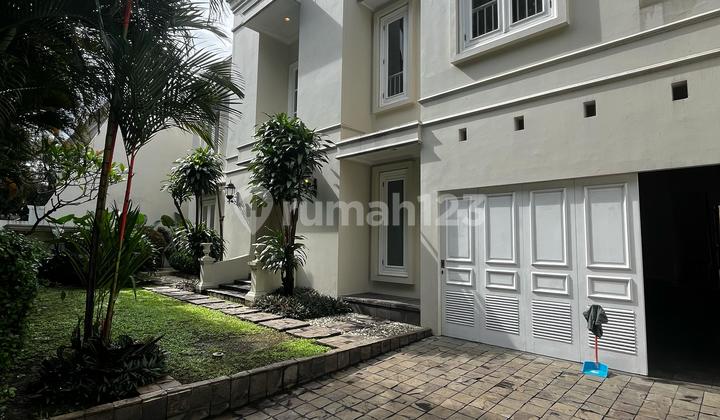 Disewakan Rumah 2 Lantai Sangat Mewah Siap Huni