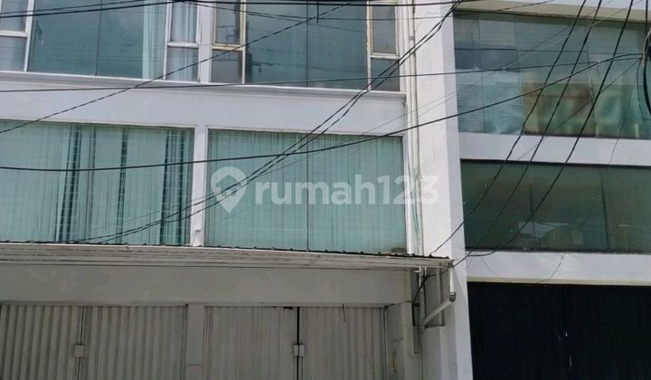 Disewakan 2 Ruko Sangat Strategis di Gandaria Selatan Disewakan 2 Ruko Sangat Strategis di Gandaria Selatan