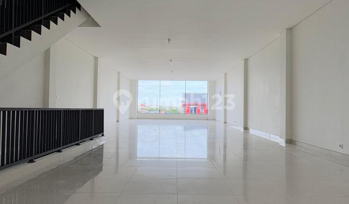 For Rent: Shop House with Spacious Parking in Kemang