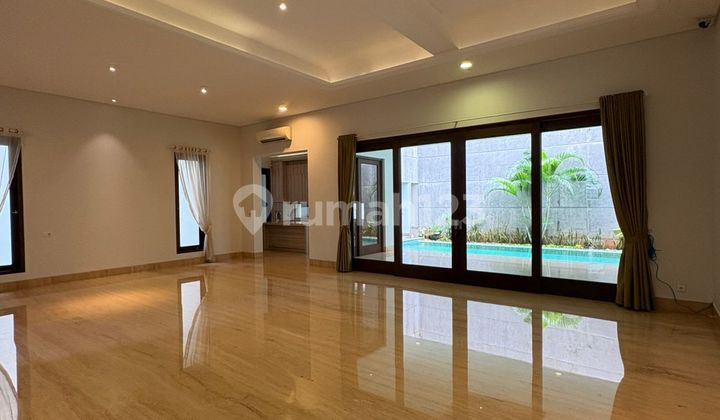 Sisewakan Rumah Mewah 2,5 Lantai Siap Huni Sisewakan Rumah Mewah 2,5 Lantai Siap Huni