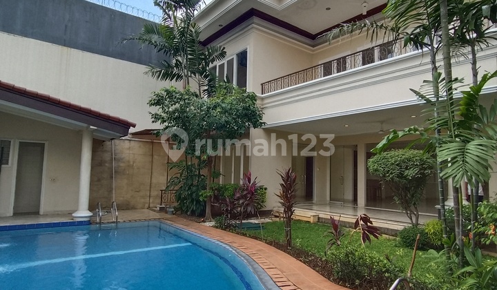 Disewakan Rumah Mewah 2 Lantai di Pondok Indah 2