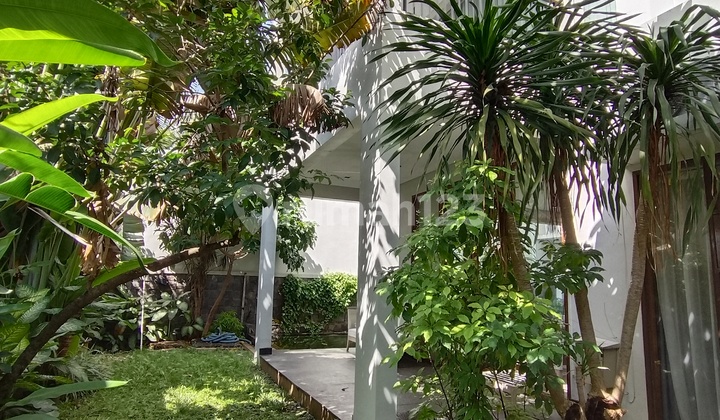Disewakan Rumah di Dalam Compound Siap Huni di Kemang 2