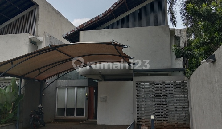 Rumah Siap Huni Di Cluster Yang Sangat Nyaman Di Area Veteran Bintaro Jakarta Selatan