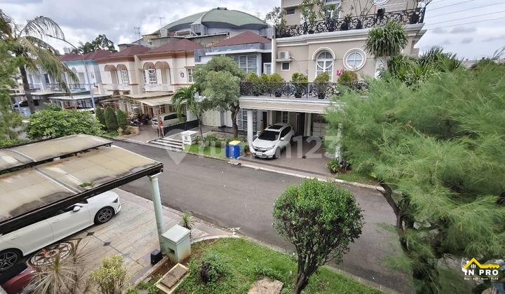 Gading Riviera Hook House, Kelapa Gading Facing Field & Park