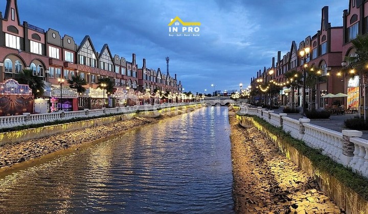 Ruko Gandeng La Riviera di Pantai Indah Kapuk