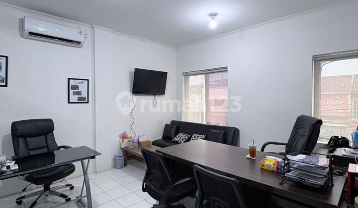 Ruko Taman Borobudur Perumnas 2 Tangerang. A Dense and Bustling Area. 2