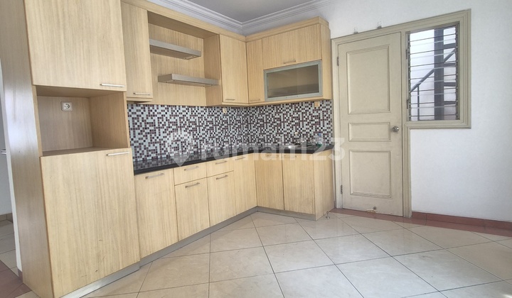 Sewa Rumah 3 Lantai Di Bgm Pik 1 Semi Furnished