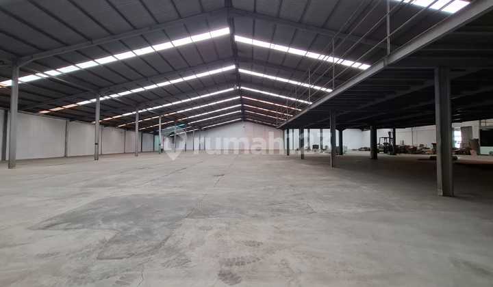 Warehouse for Rent Ready to Use in Bandung (Land Area 4000/Building Area 3250) - Rp 1.75M Warehouse for Rent Ready to Use in Bandung (Land Area 4000/Building Area 3250) - Rp 1.75M