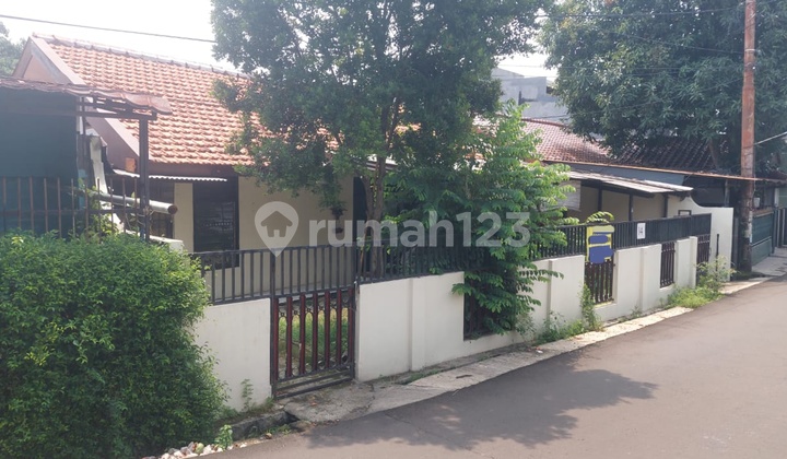 Old House in the Bintaro Area at an Attractive Price