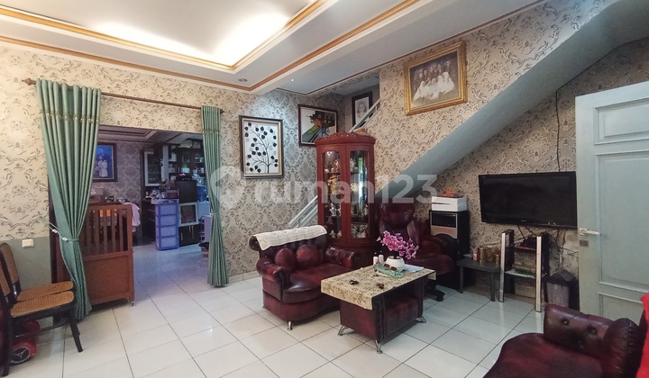 Beautiful House in a Cluster at Puri Beta 2 2